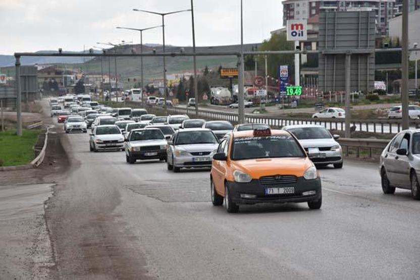 Ara tatil ve bayram süresinde kilit kavşaktan 627 bin araç geçti