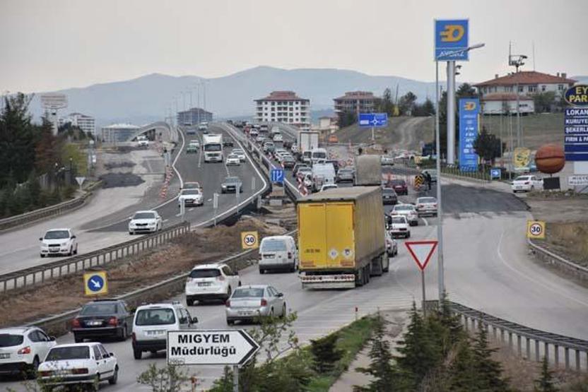 Ara tatil ve bayram süresinde kilit kavşaktan 627 bin araç geçti