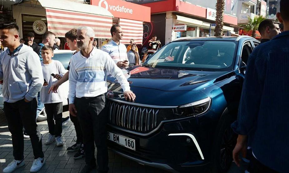 Bakan Kasapoğlu, Turgutluya Togg ile geldi