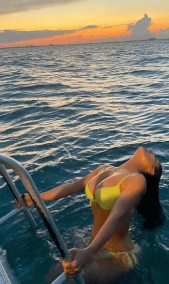 Salma Hayekin bikinili pozlarına yorum yağdı