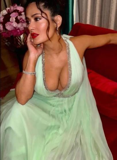 Salma Hayekin bikinili pozlarına yorum yağdı