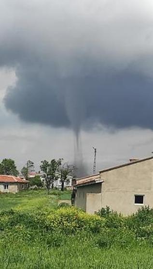 Edirne Keşan’da sağanak, Enez’de hortum
