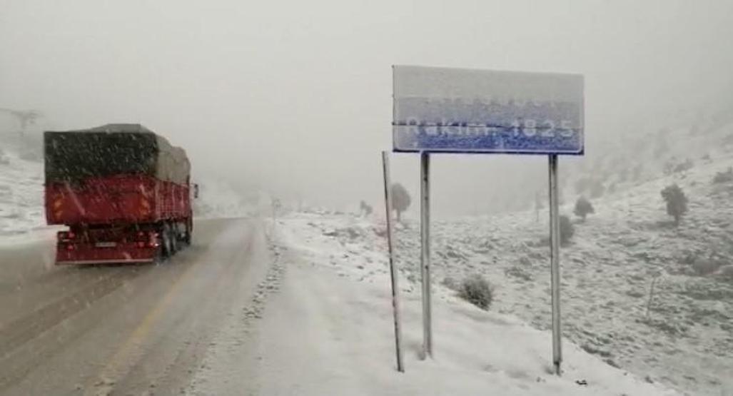 Antalya’ya Nisan ayının sonunda kar yağdı
