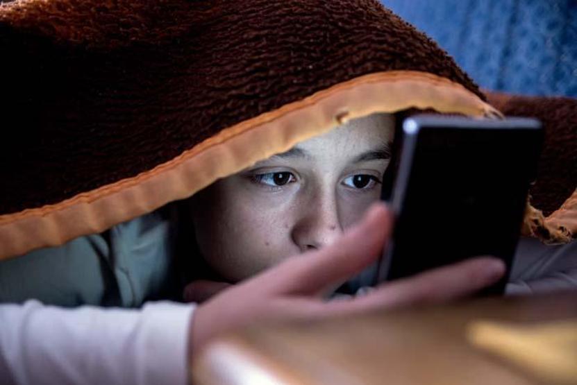 Çocuğumu telefon bağımlılığından nasıl kurtarırım