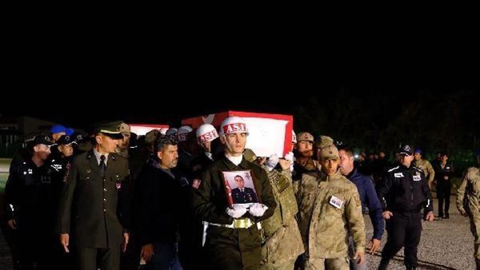 Şırnaktaki kazada şehit olan askerler memleketlerine uğurlandı