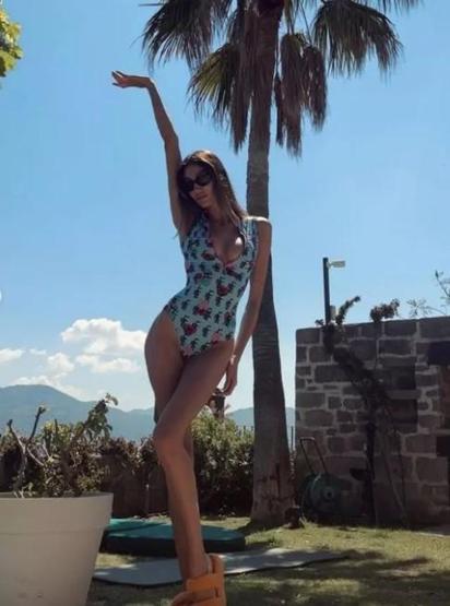Şevval Şahin bikinili pozlarını peş peşe paylaştı