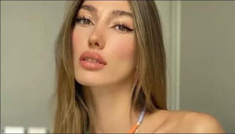 Şevval Şahin bikinili pozlarını peş peşe paylaştı
