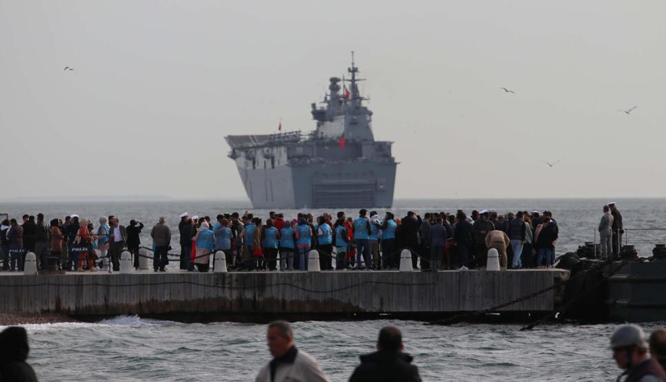 Tarihi anlara şahitlik ettiler: TCG Anadoludan vatandaşları selamladı