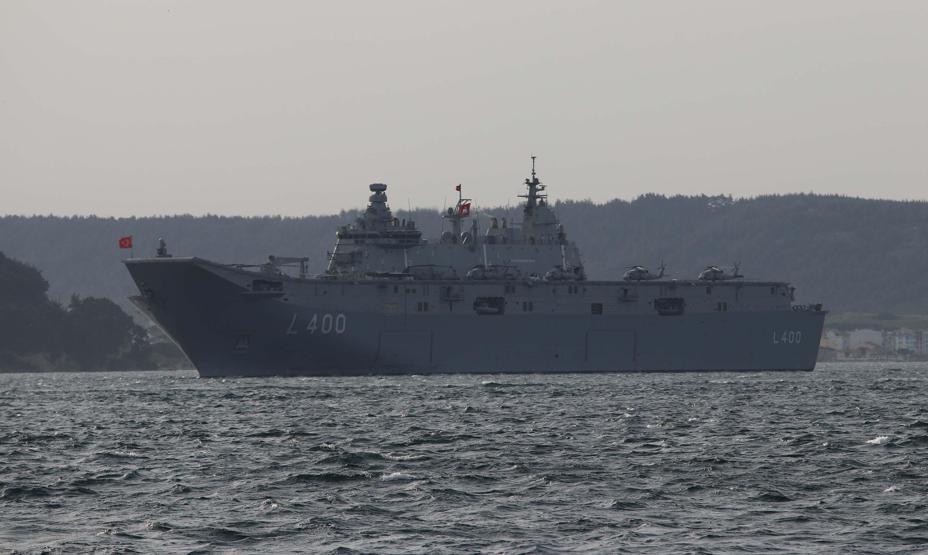 Tarihi anlara şahitlik ettiler: TCG Anadoludan vatandaşları selamladı