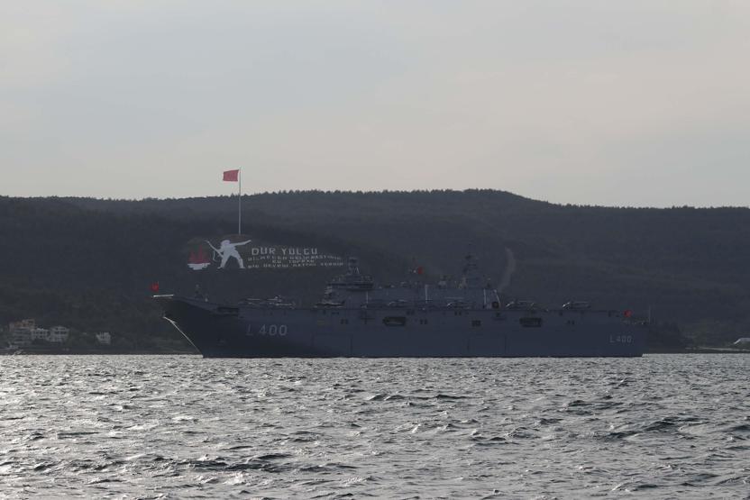 Tarihi anlara şahitlik ettiler: TCG Anadoludan vatandaşları selamladı