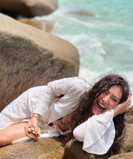 Neslihan Atagül tek kalemde sildi