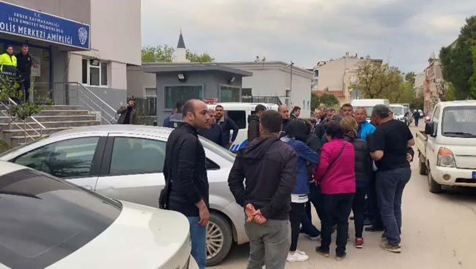 Erdekte AK Parti seçim aracına ve şoföre saldırı