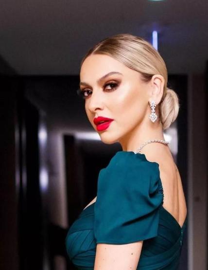 Hadise dans performansıyla takipçilerinin karşısına çıktı