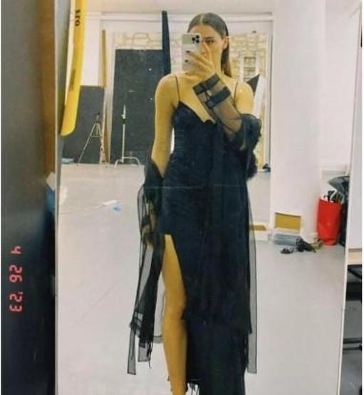 Zehra Güneşin elbiseli pozları gündem oldu
