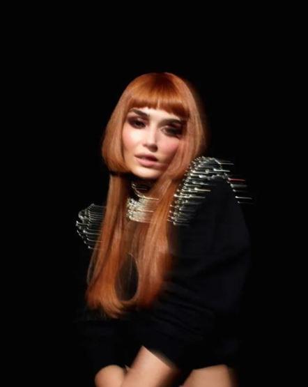 Hande Erçelden bambaşka imaj ve tarz