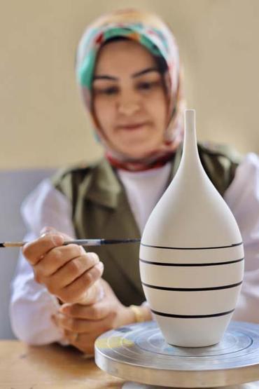 Çini sanatıyla tanışan Ağrılı kadınlar ortaya eşsiz güzellikte eserler çıkardı