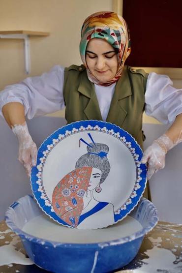 Çini sanatıyla tanışan Ağrılı kadınlar ortaya eşsiz güzellikte eserler çıkardı