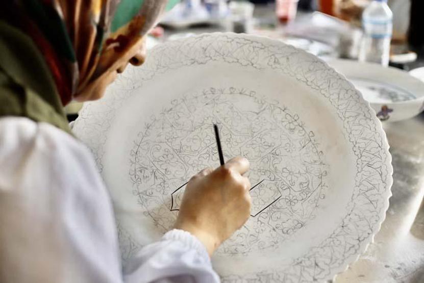 Çini sanatıyla tanışan Ağrılı kadınlar ortaya eşsiz güzellikte eserler çıkardı