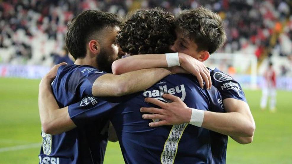 Fenerbahçeden Napoliye iki genç yıldız daha