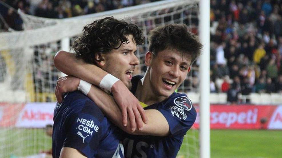 Fenerbahçeden Napoliye iki genç yıldız daha
