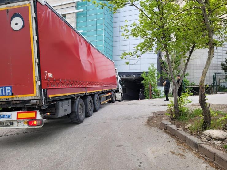 Yurt dışı temsilciliklerinde kullanılan oyların ilk partisi Ankaraya getirildi