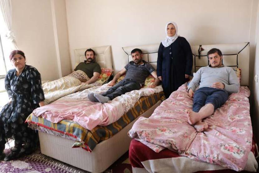 Engelli 4 çocuğuna hem annelik hem de babalık yapıyor