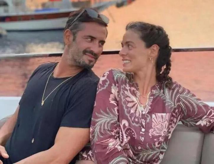 Burak Yamantürkten Özge Özpirinçciye jest