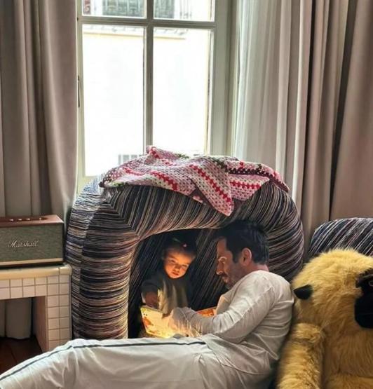 Burak Yamantürkten Özge Özpirinçciye jest