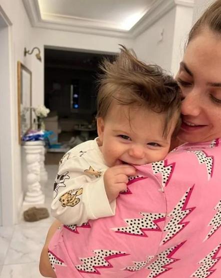 Fulya Zenginer oğluna neden ‘Milan ismini verdiklerini açıkladı