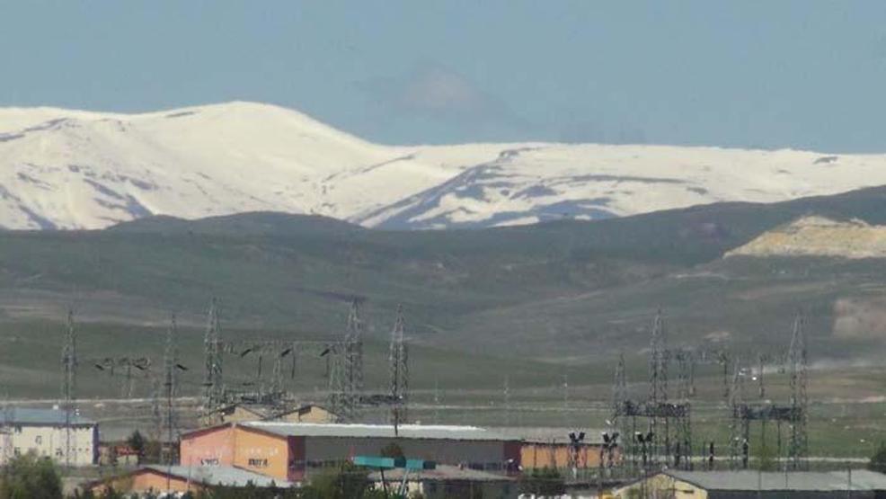 Kars’ta dağların zirvesi beyaza büründü