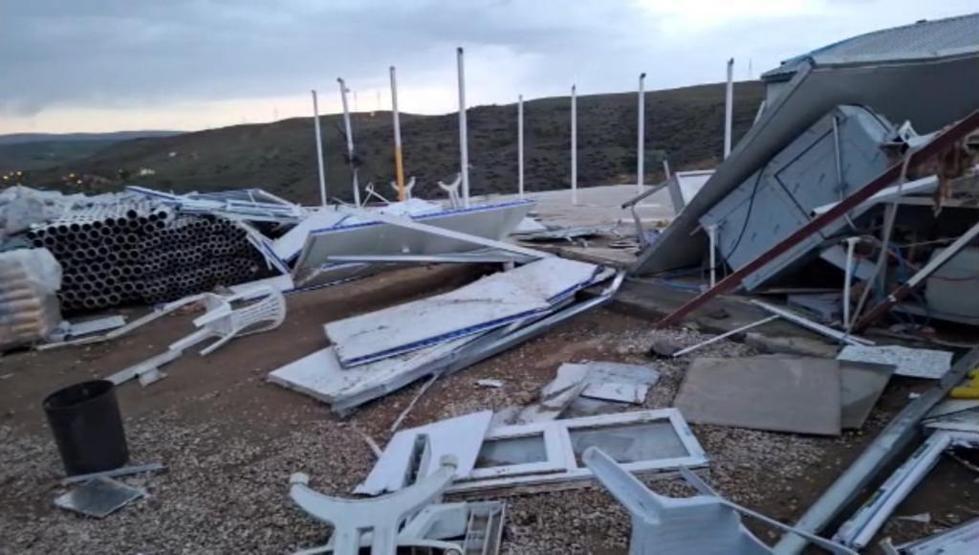 Kırıkkalede kuvvetli rüzgarda TOKİ şantiyesinin yemekhanesi yıkıldı