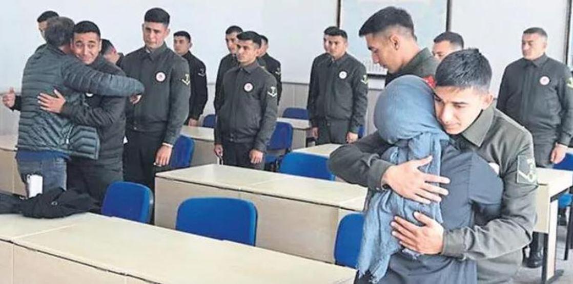 Kendi evladına sarılır gibi