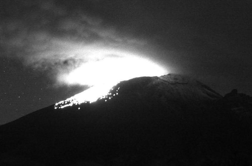 Meksika’daki Popocatepetl Yanardağı’ndaki patlamalar okulları tatil etti