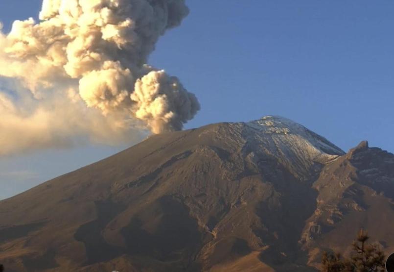 Meksika’daki Popocatepetl Yanardağı’ndaki patlamalar okulları tatil etti
