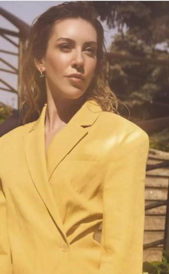 Sinem Kobal: Deli doluyum