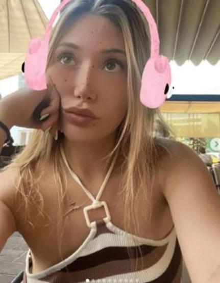 Yasmin Erbilden ayna pozu