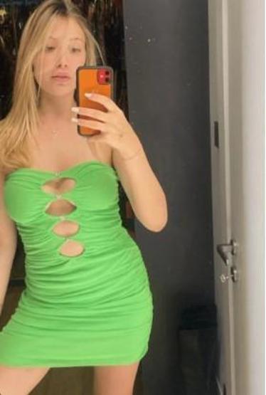 Yasmin Erbilden ayna pozu
