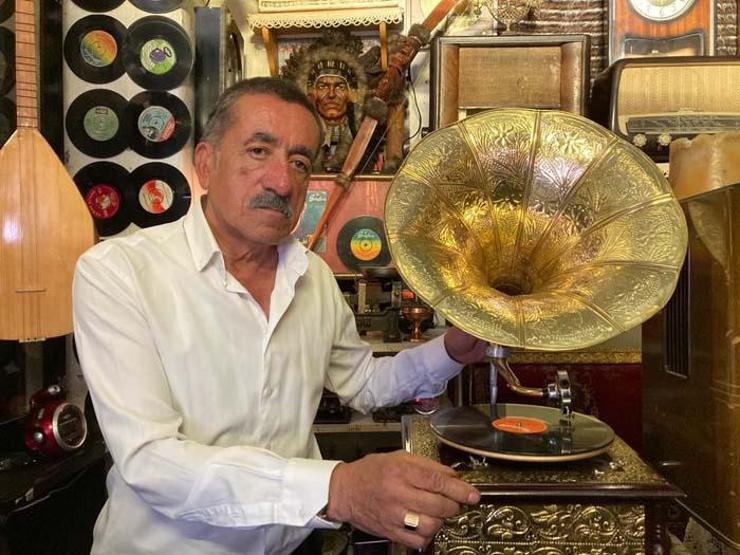 Unutulmaya yüz tutmuş antika plak ve gramofonlar bu dükkanda