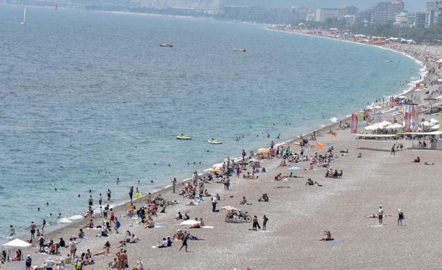 Antalya sahilleri doldu taştı