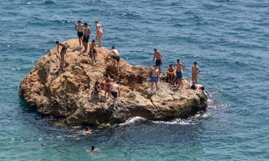 Antalya sahilleri doldu taştı