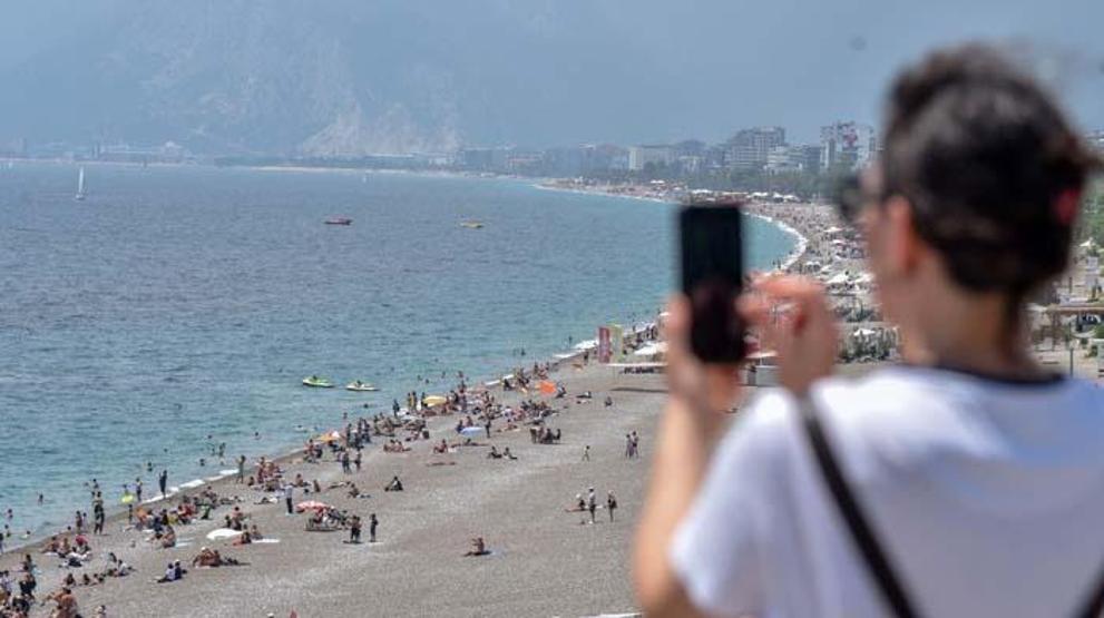 Antalya sahilleri doldu taştı