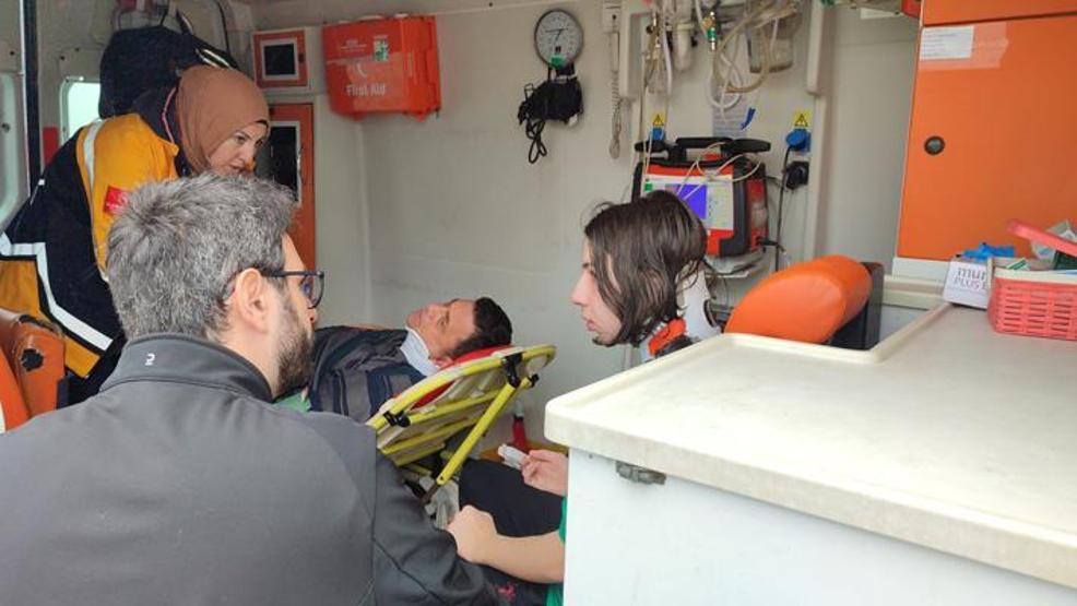 Kazayı görüp yavaşladı, arkadan gelen otomobil çarptı: 3 yaralı