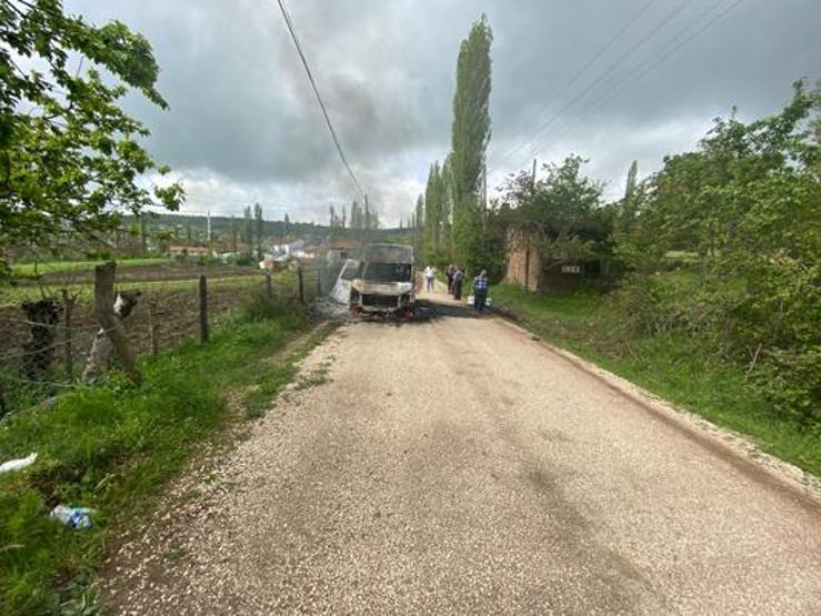 Amasyada yanan minibüsteki çocuklar büyük tehlike atlattı