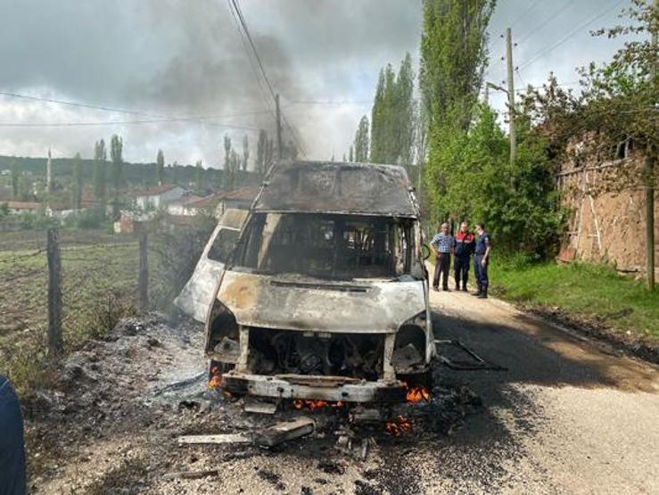 Amasyada yanan minibüsteki çocuklar büyük tehlike atlattı