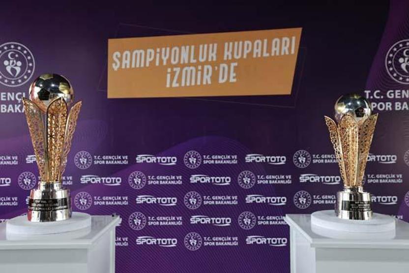 Bakan Kasapoğlu, şampiyonluk kupalarını İzmirde tanıttı