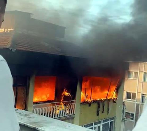 Avcılarda boş dairede korkutan yangın