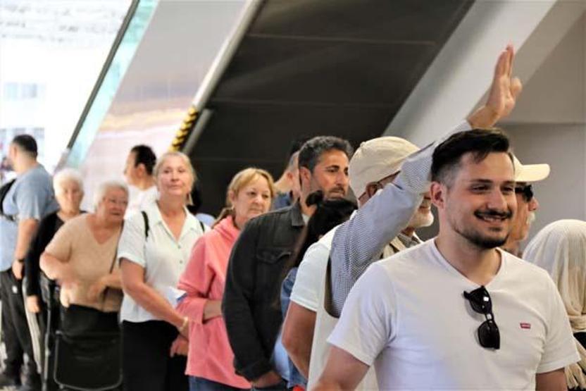 Sandığa koştular: Yurt dışı oylarında yeni rekor kırıldı