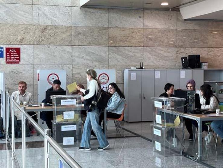 Sandığa koştular: Yurt dışı oylarında yeni rekor kırıldı