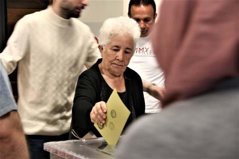 Sandığa koştular: Yurt dışı oylarında yeni rekor kırıldı