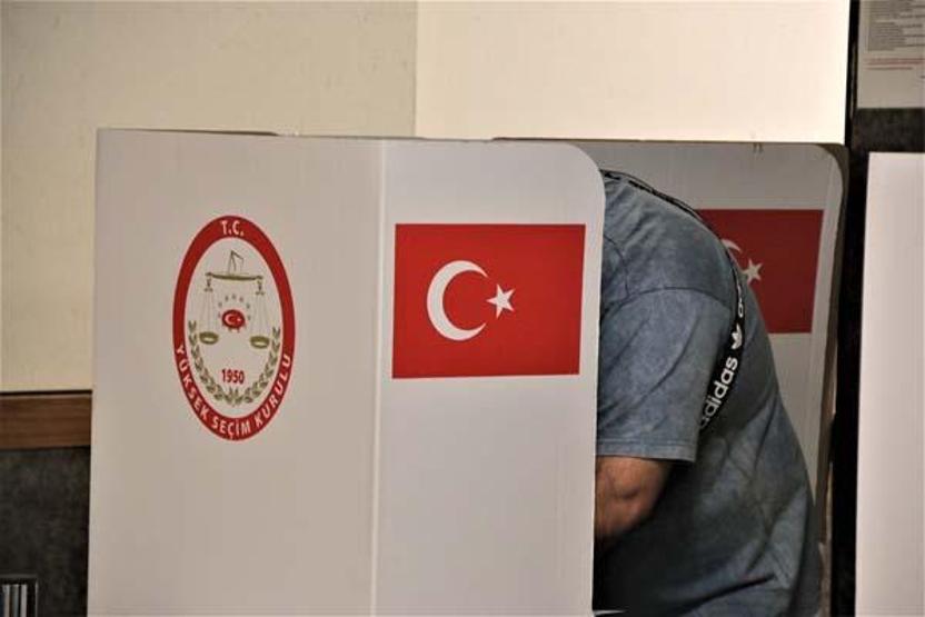 Sandığa koştular: Yurt dışı oylarında yeni rekor kırıldı